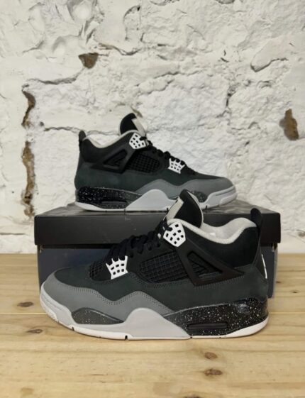 Air Jordan 4 Retro Sneakers – Black & Grey Thunder ⚡🖤
