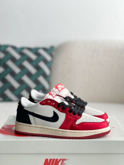 Nike Air Jordan 1 Low "Chicago" – Timeless Classic Reimagined